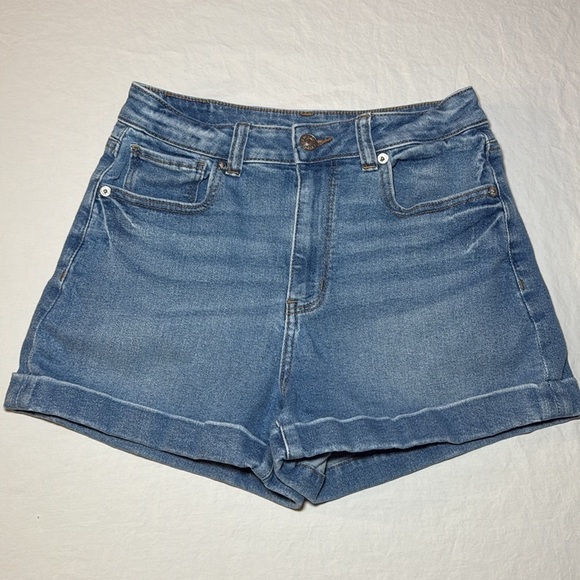 American Eagle Outfitters Pants - American Eagle Outfitters Women's Roll Cuff Medium Wash Mom Shorts Size 2 EUC